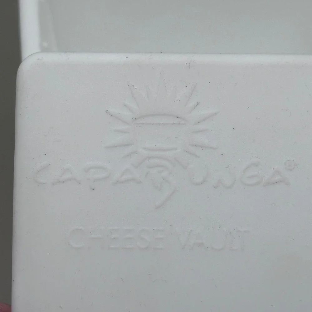 Williams Sonoma Capabunga Cheese Vault White Silicone Reusable Storage Container